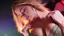 Watch Jessa Rhodes taking a huge cock down her throat and suck every inch