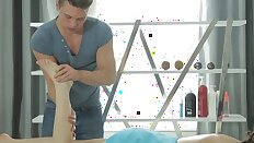 Big cocked masseur fucks a beauty