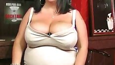 Busty barmaid take it at workplace