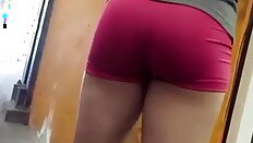 HOT TEEN ASS IN SHORTS