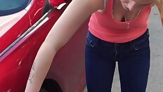 Hot Blonde Teen NIce Ass in Jeans