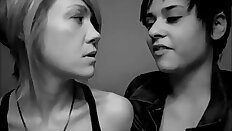 Kissing girls 204